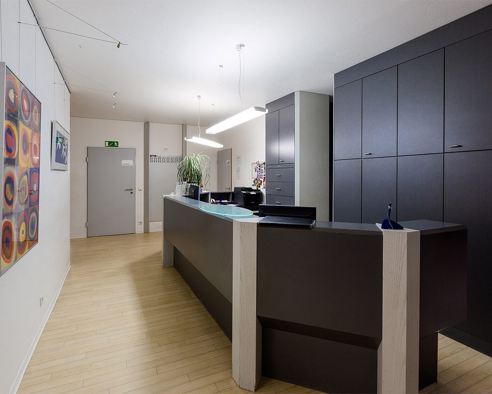 Praxis Hattersheim: Flur und Empfang