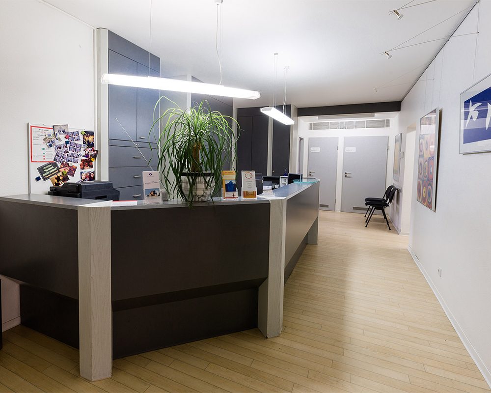 Praxis Hattersheim: Flur und Empfang