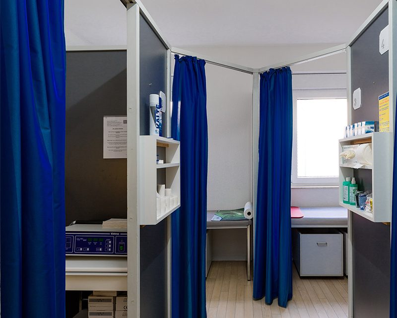 Praxis Hattersheim: Flur zu Behandlungszimmern